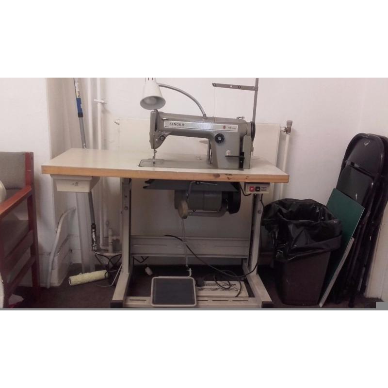 Industrial Sewing Machine SINGER 431 D200A Straight stitch, needle knee lift, drawer with wheels