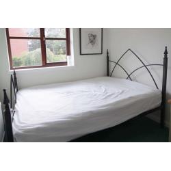 Metal bed frame