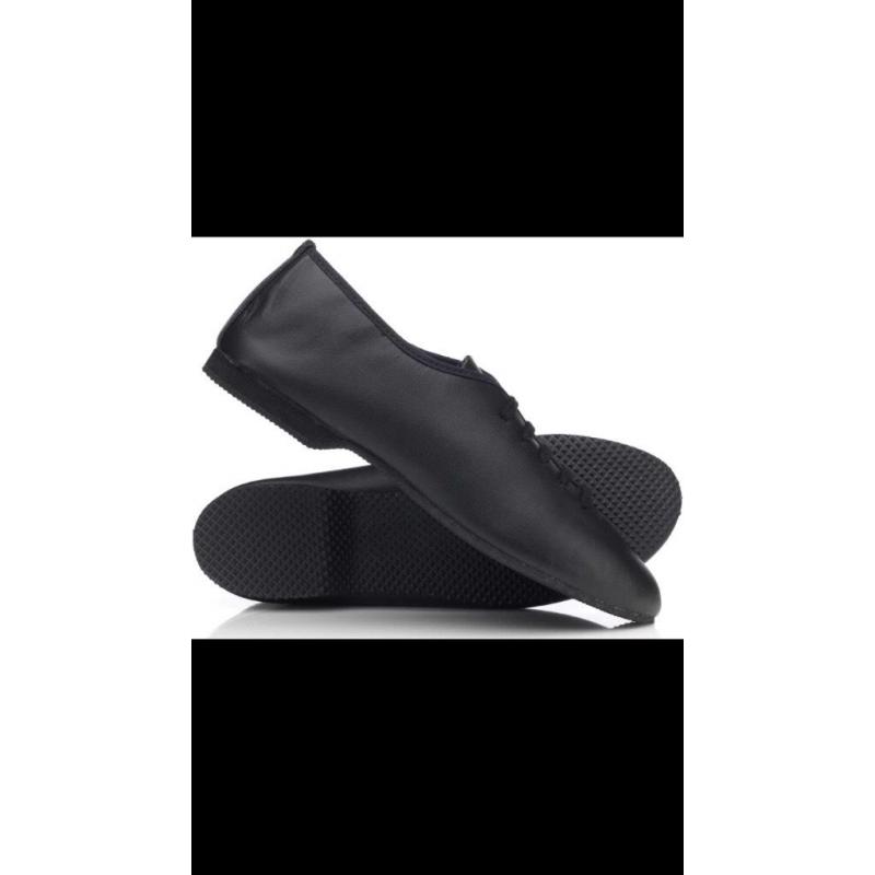 Black leather jazz shoes size 3.5