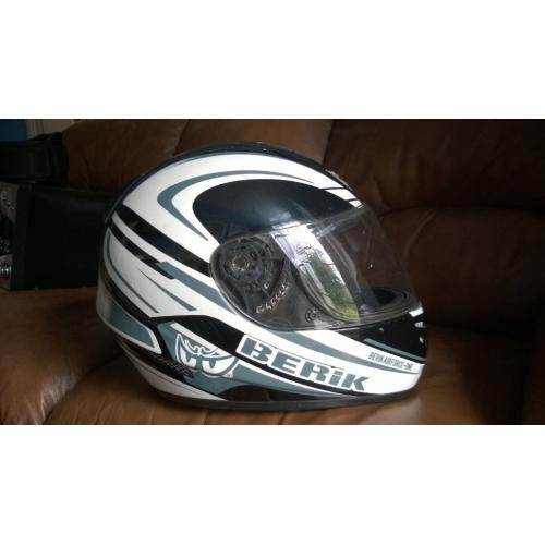 Berik helmet
