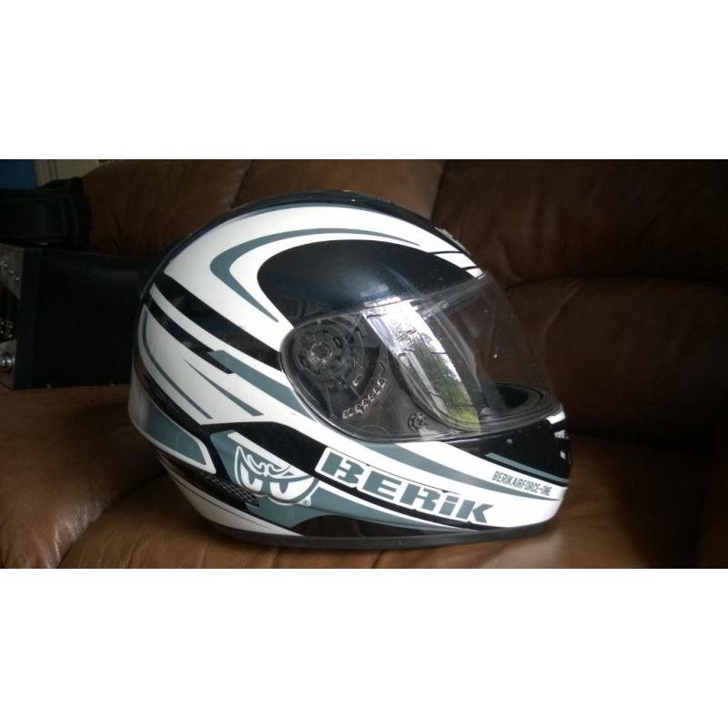 Berik helmet