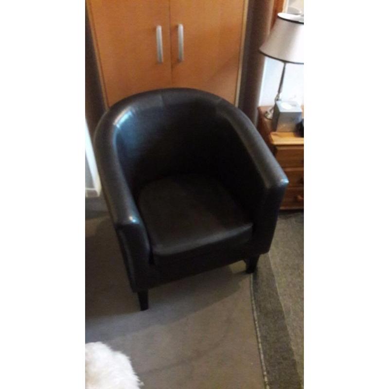 BROWN LEATHER TUB CHAIR
