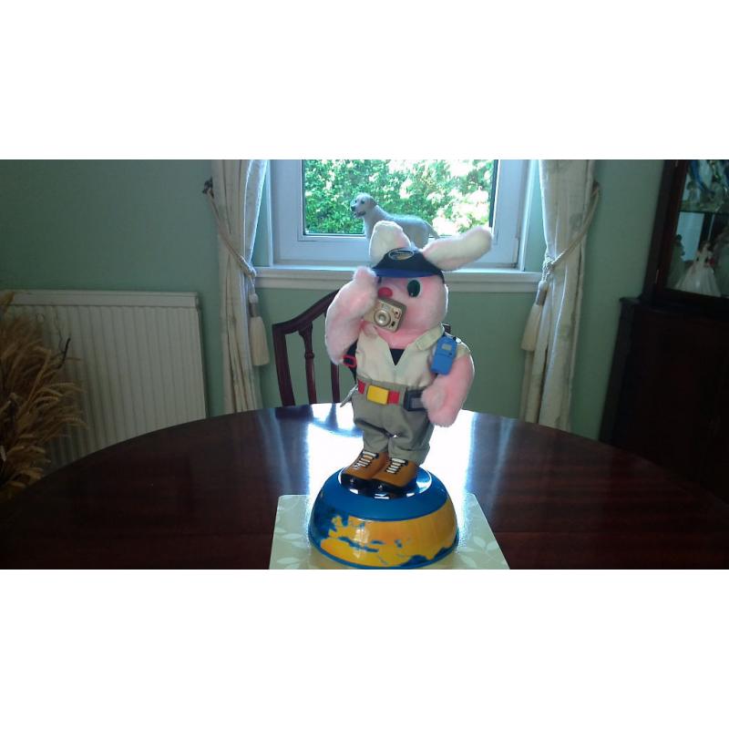 DURACELL ULTRA ORIGINAL GLOBETROTTER BUNNY STILL IN BOX EXCELLENT CONDITION