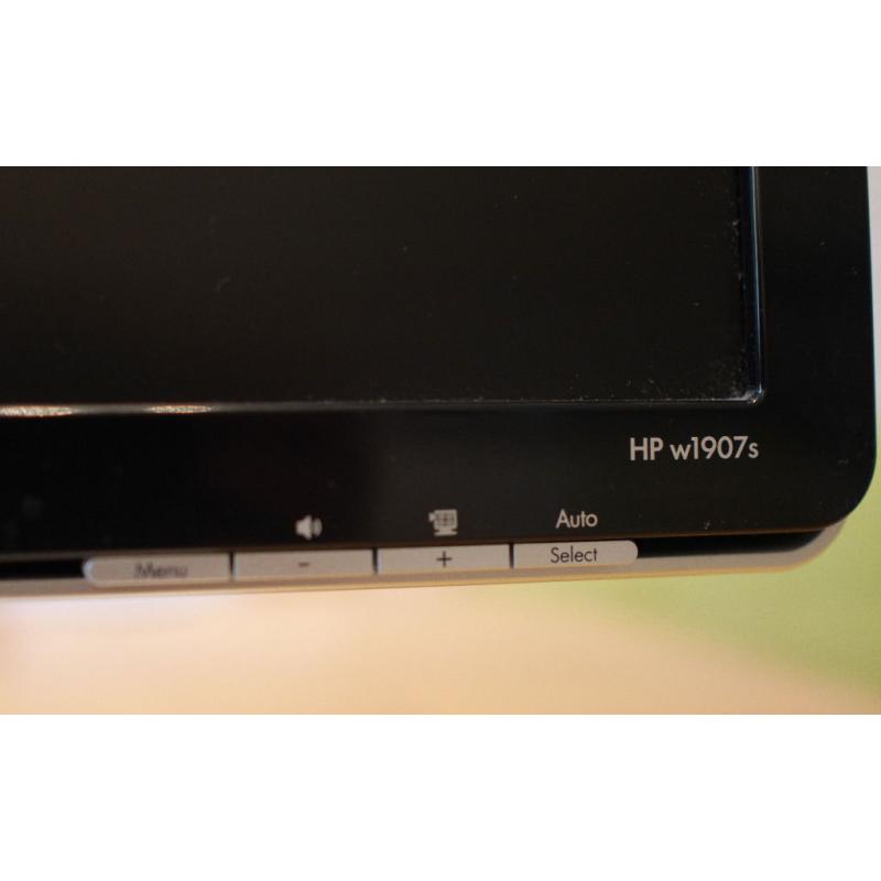 HP w1907s 19" LCD TFT flatscreen monitor with power and VGA cables