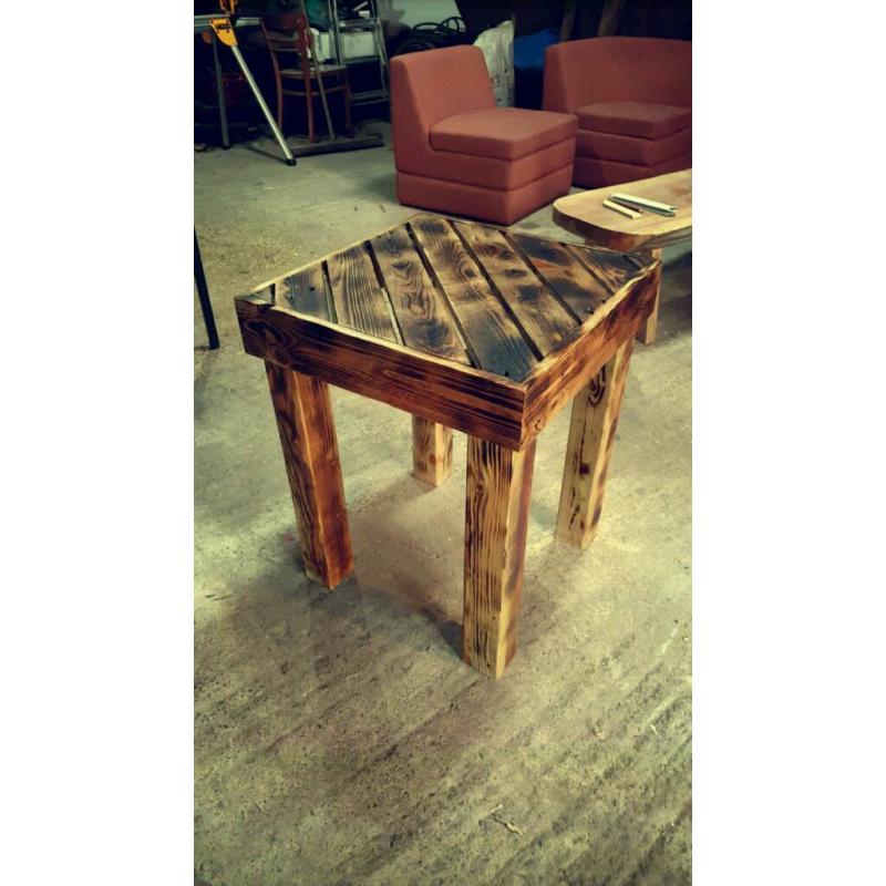 Table made reused wood (pallets)