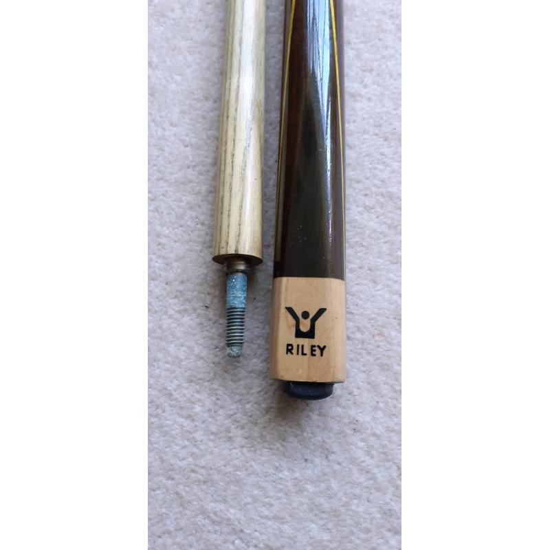Riley 2-Piece Jimmy White Cue With Sports Life Hard Case Snooker Pool