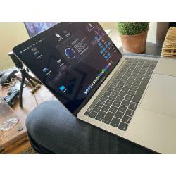MacBook Pro 13inch 2018 512gbs i5 2.3Ghz perfect condition