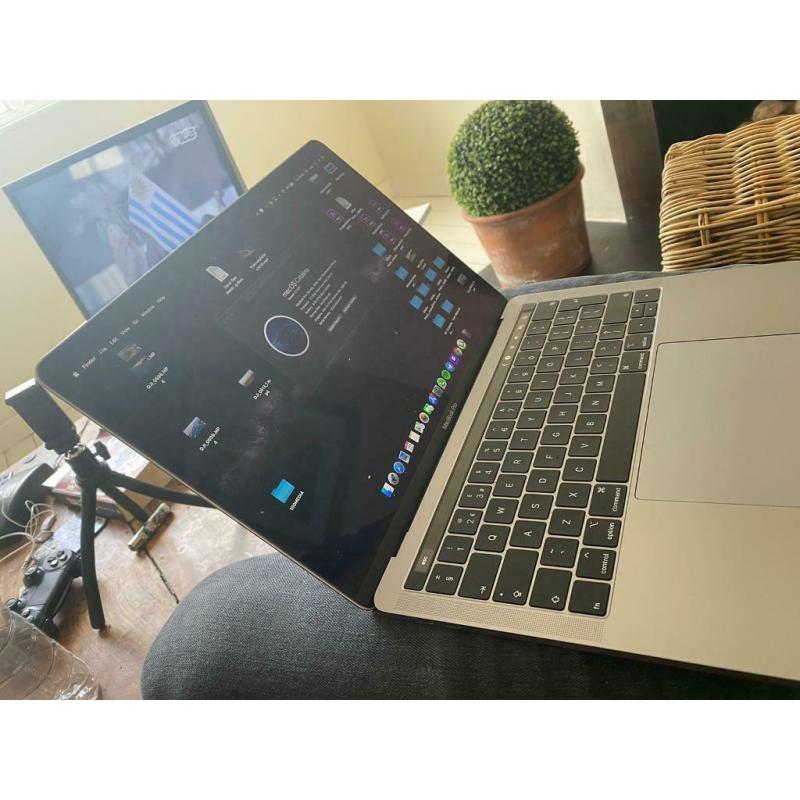 MacBook Pro 13inch 2018 512gbs i5 2.3Ghz perfect condition