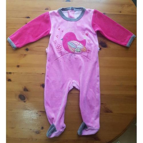 Baby clothes 6 to 9 months