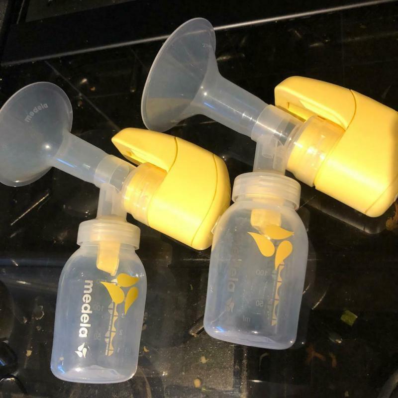 Medela Mini Electric Double Breast Pump & accessories