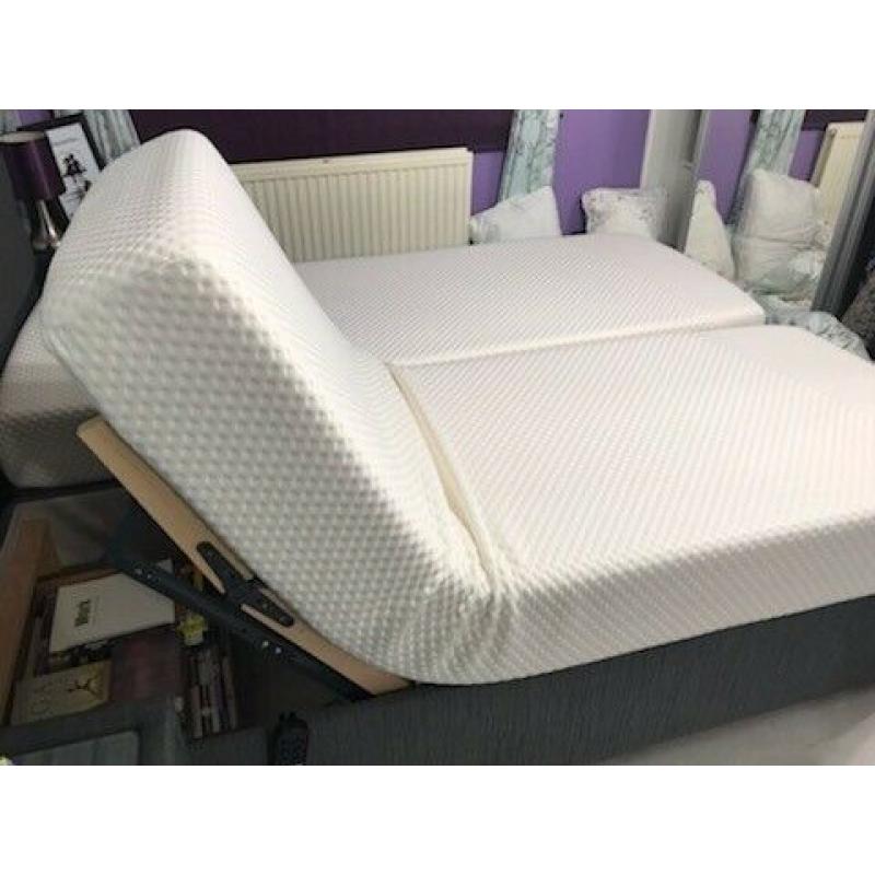 King size bed and two bed side units