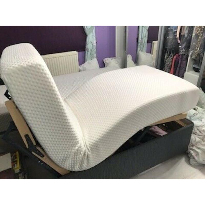 King size bed and two bed side units