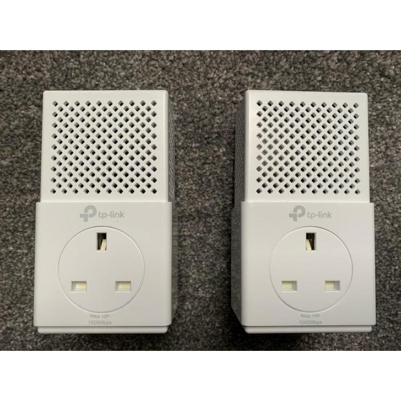 TP Link AV1000 Gigabit Passthrough Powerline Adapter