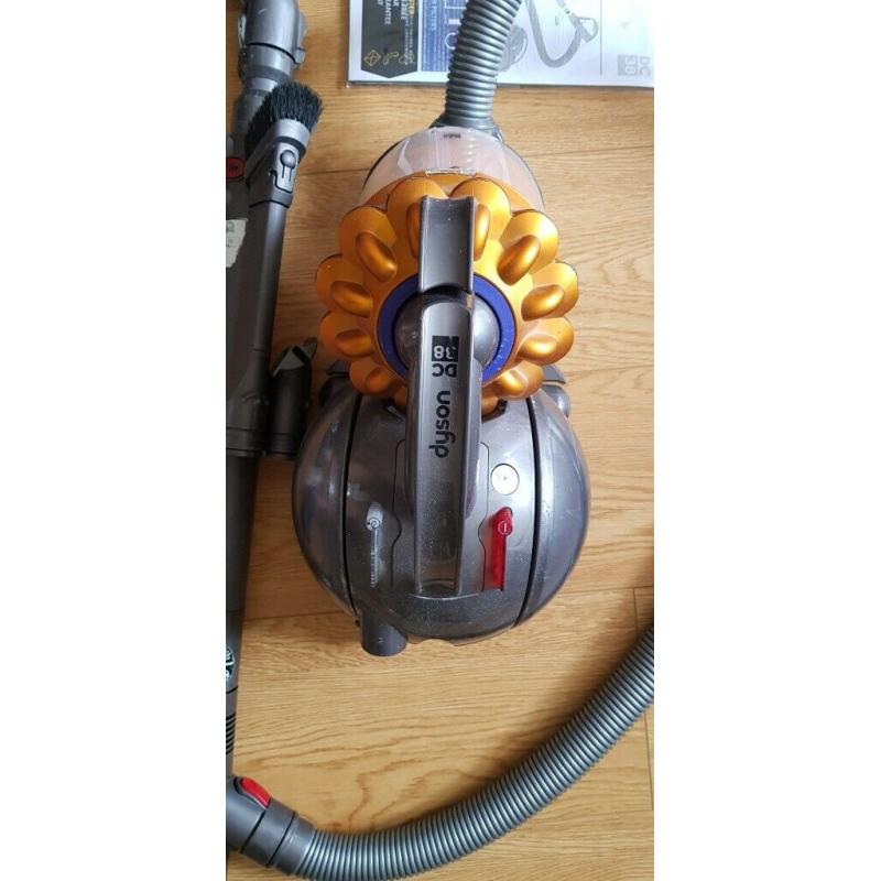 Dyson dc38 multifloor vacuum cleaner hoover vgc