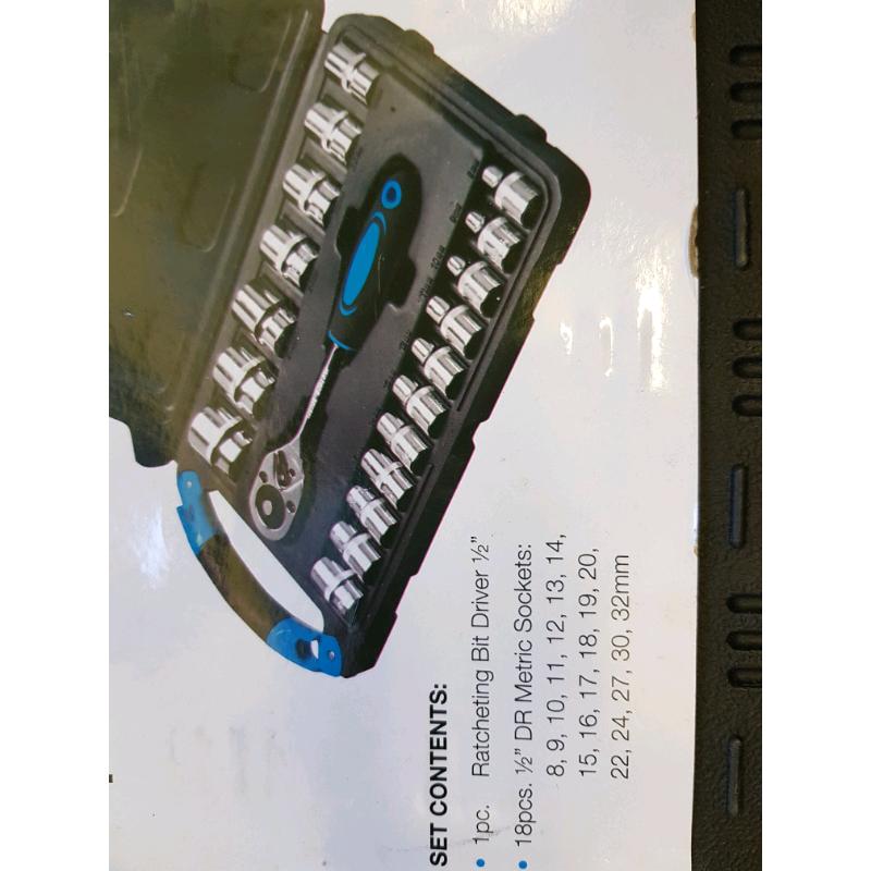 Socket set 1/2 inch drive 8mm to 32mm