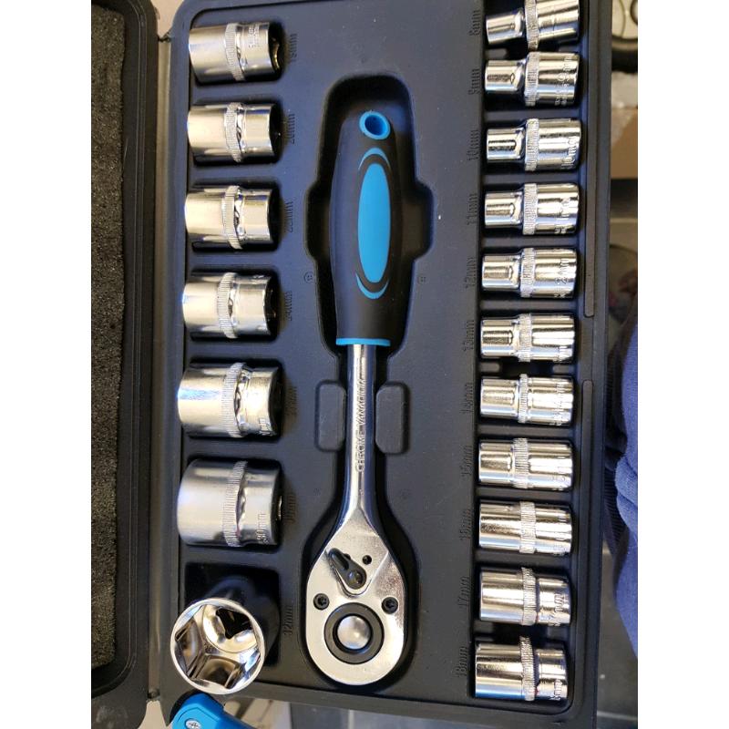 Socket set 1/2 inch drive 8mm to 32mm