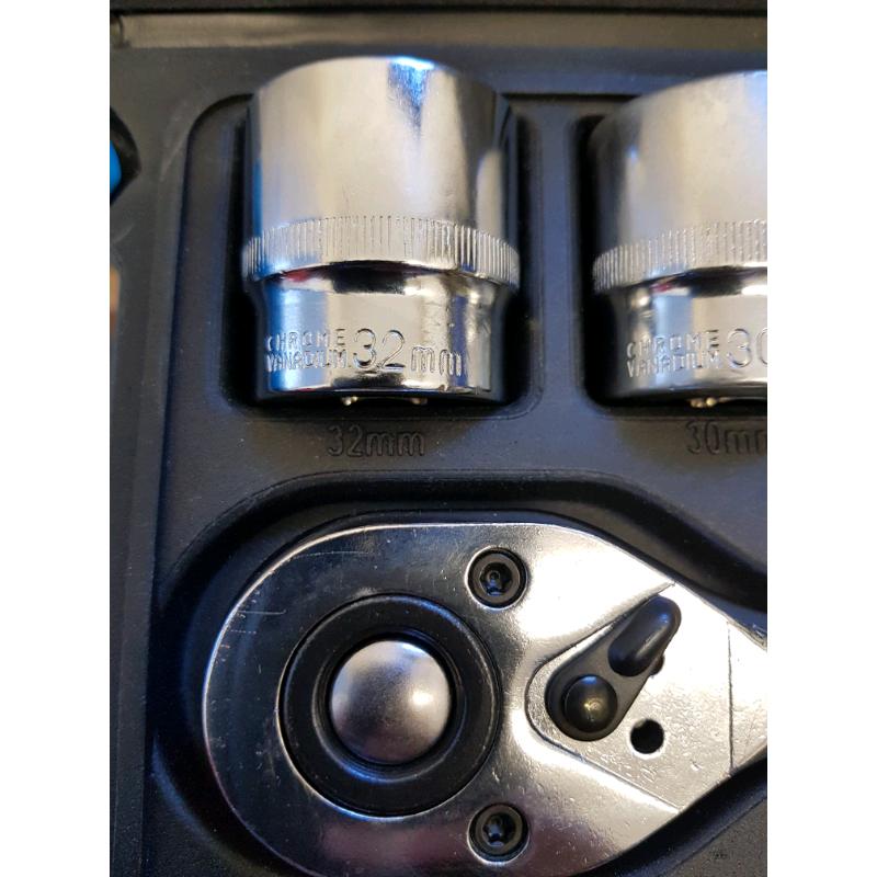 Socket set 1/2 inch drive 8mm to 32mm
