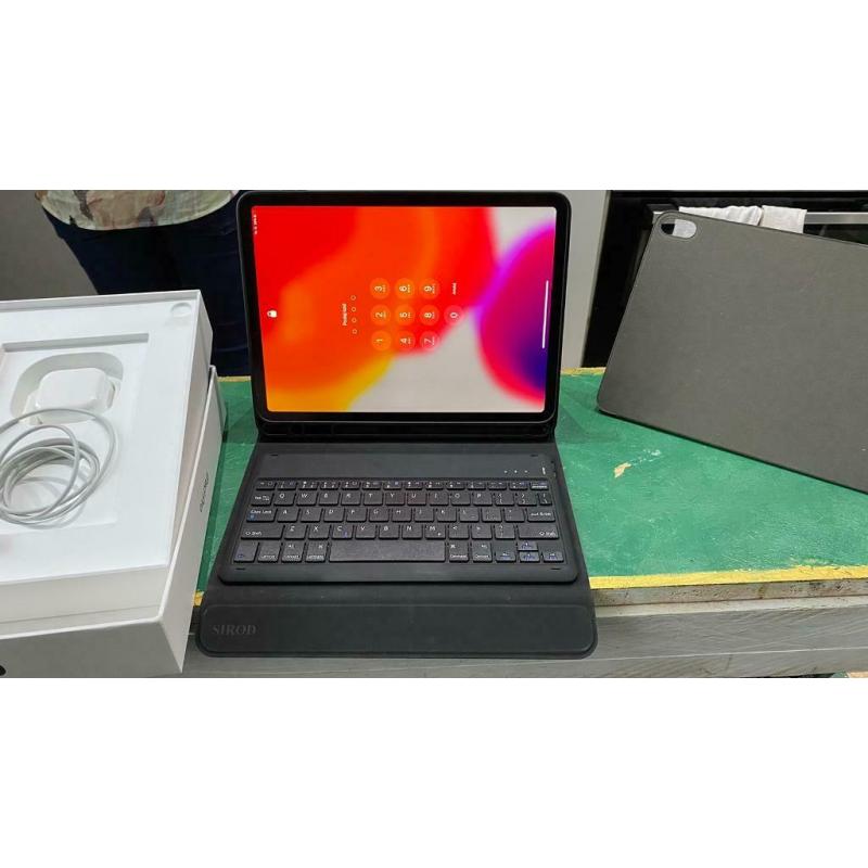 IPad Pro 11 WiFi+cellular keyboard and smart folio case