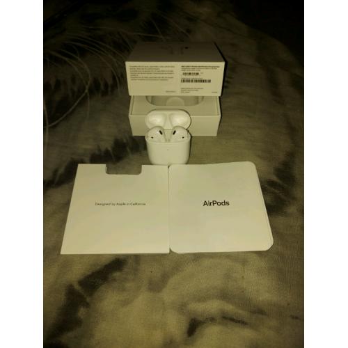 Airpods 2nd gen with wireless charging case