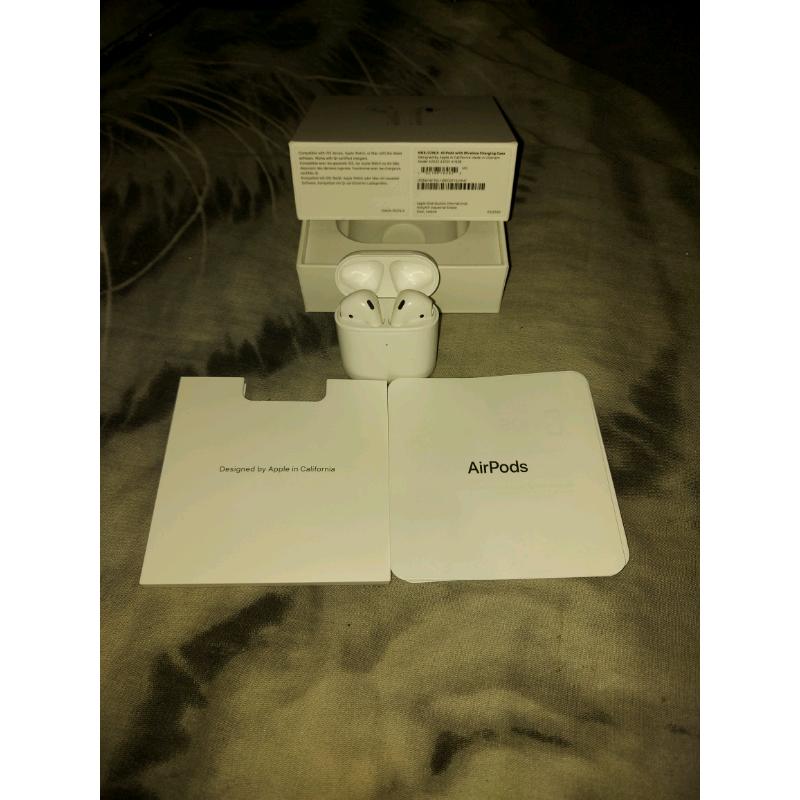 Airpods 2nd gen with wireless charging case