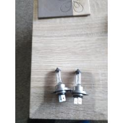 A pair of new good quality H7 12-volt 80 watt headlight bulb