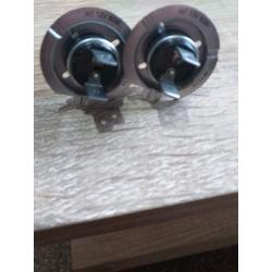 A pair of new good quality H7 12-volt 80 watt headlight bulb
