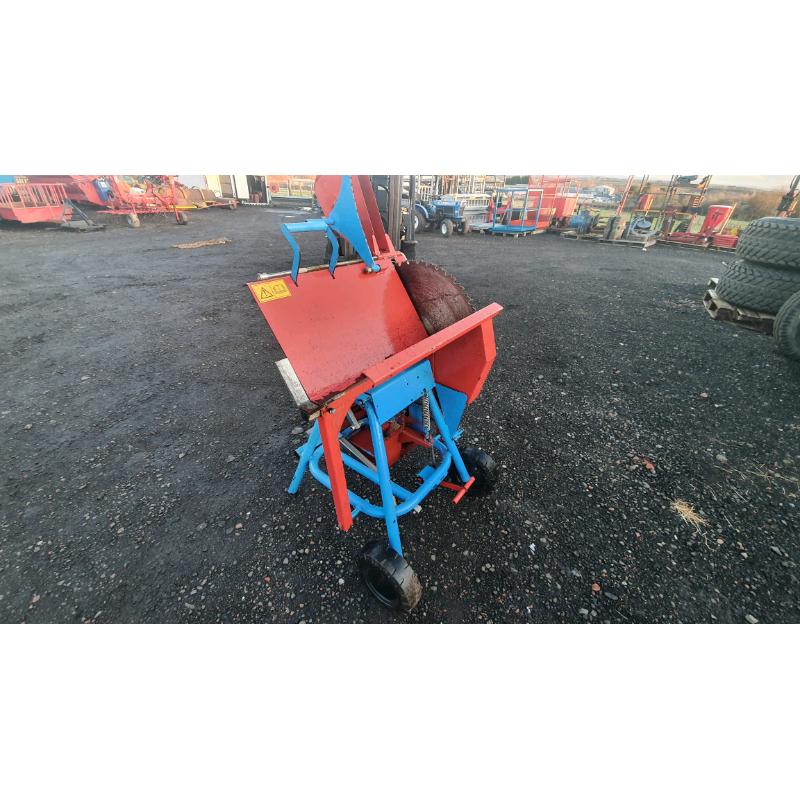 Tractor three point linkage pto driven saw bench sliding table
