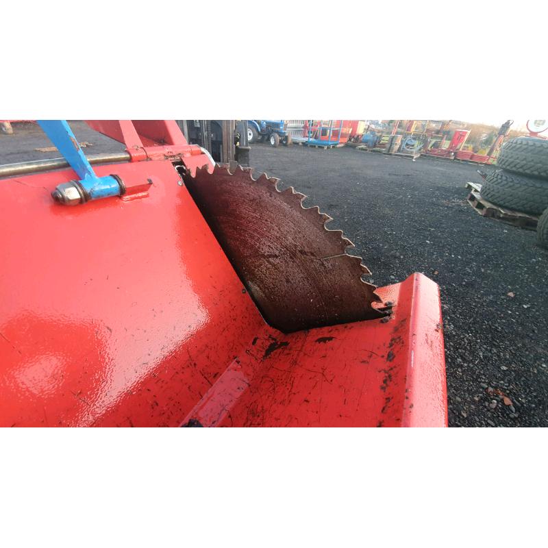 Tractor three point linkage pto driven saw bench sliding table