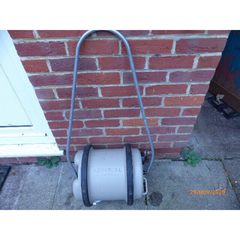 Aquaroll fresh water carryer