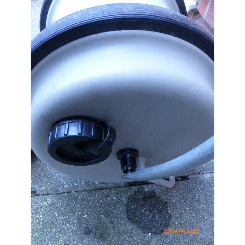 Aquaroll fresh water carryer