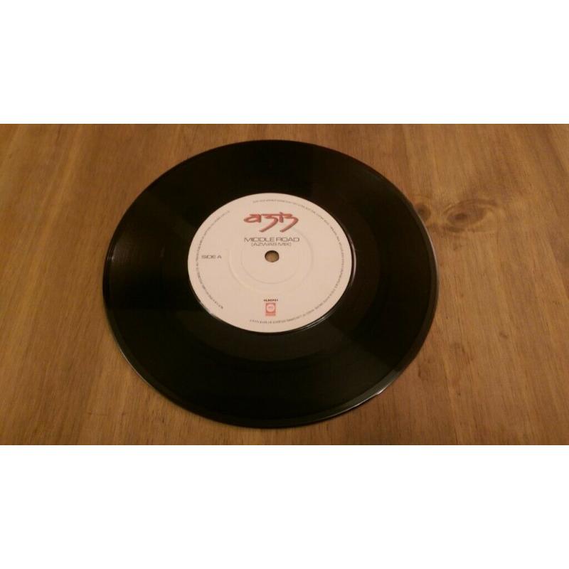 Aziz 'Middle Road' 7 inch Vinyl Single (Aziz Ibrahim)