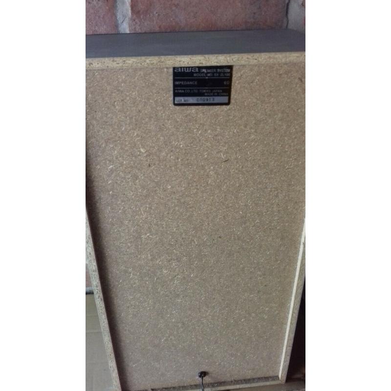 SET OF 4 VERY LARGE AIWA HI-FI SPEAKERS GREAT SOUND ALSO CAN BE BOUGHT AS A PAIR
