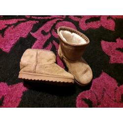 Girls boots size 6