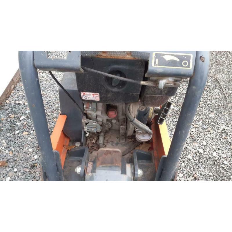 Bella Hatz diesel wacker plate