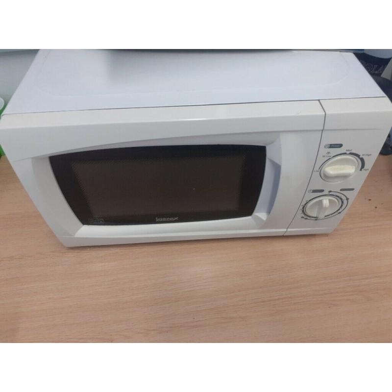 Igenix 700w microwave
