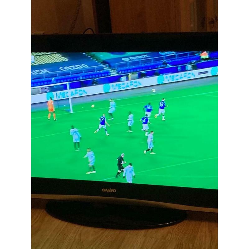 T.V 32 inch