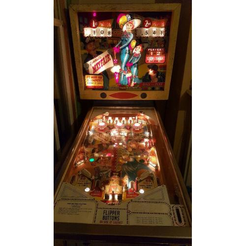 Gottlieb pinball machine 1966 'Mayfair'