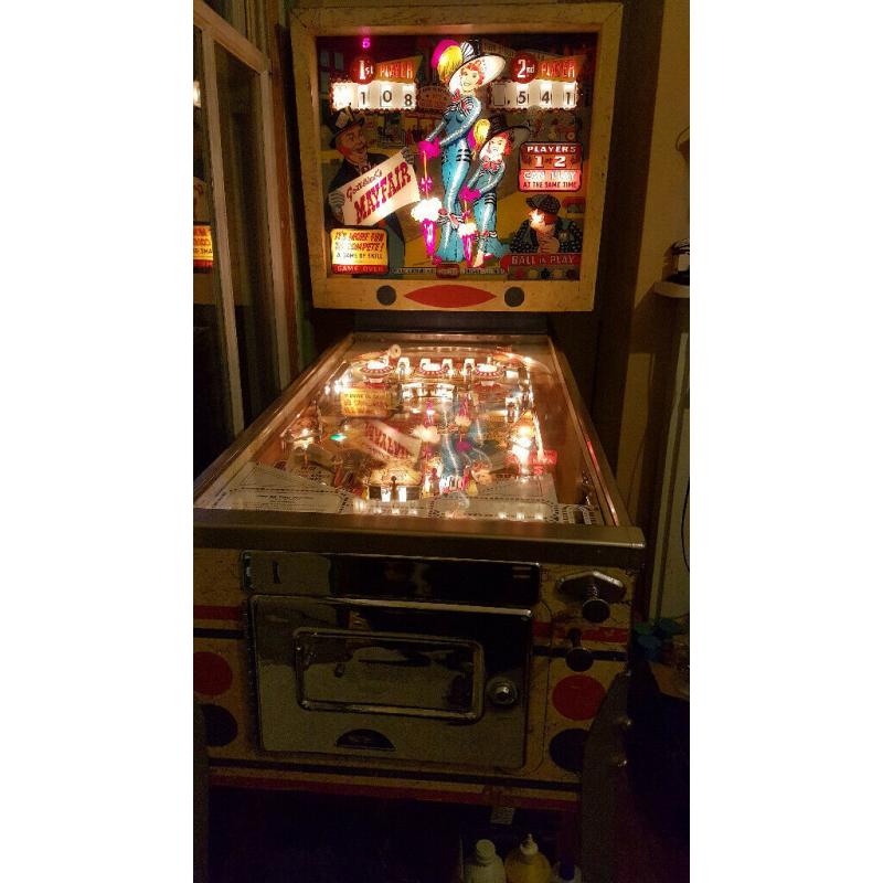Gottlieb pinball machine 1966 'Mayfair'