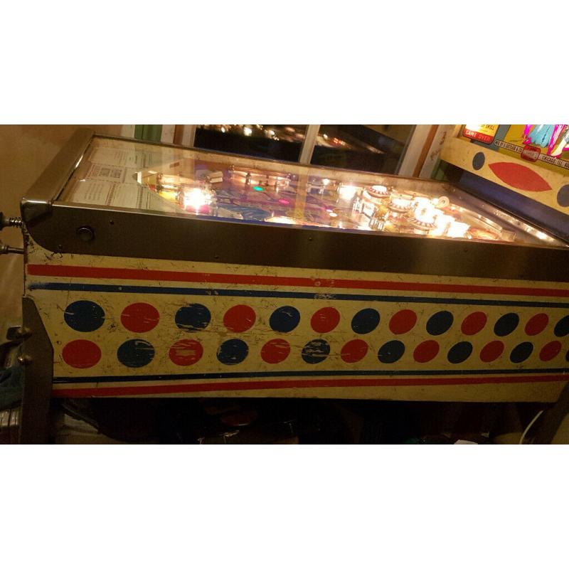 Gottlieb pinball machine 1966 'Mayfair'