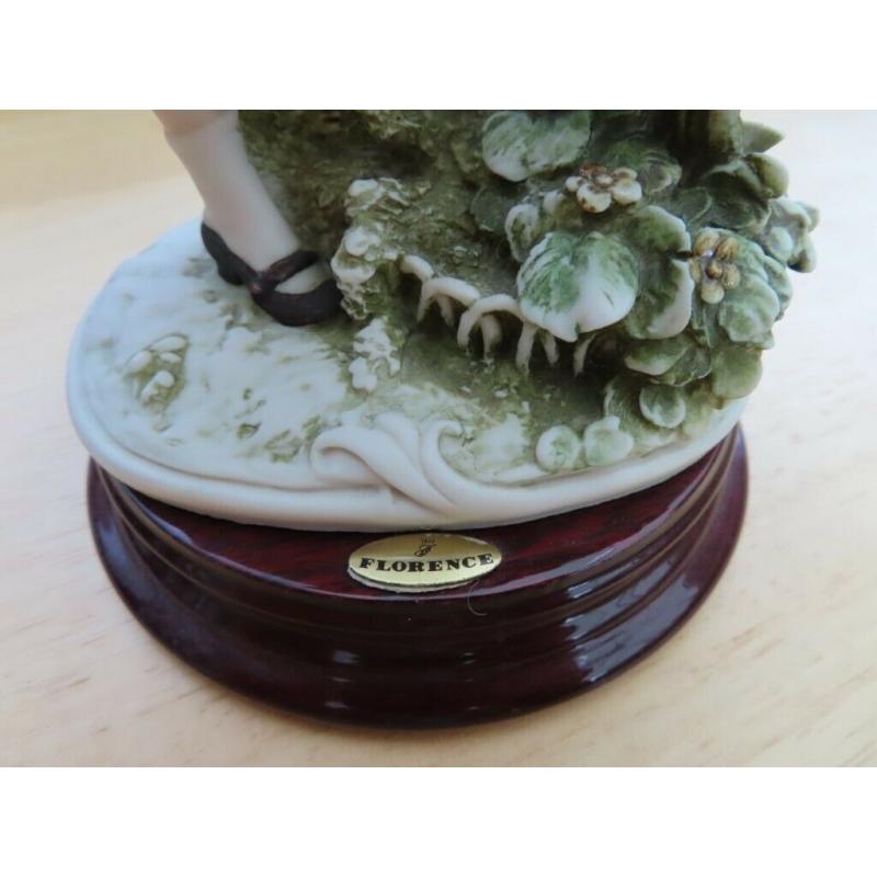 Lovely Giuseppe Armani Florence figurine called Watering with Certificate