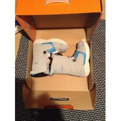Snowboard boots