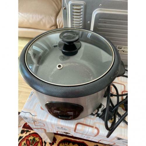 Slow cooker