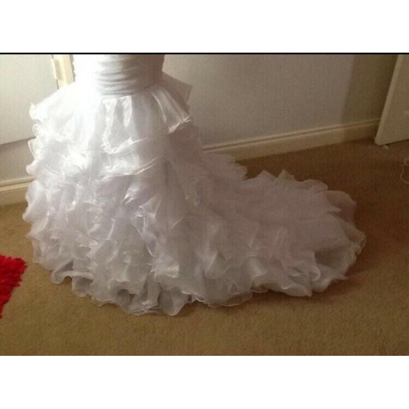 White organza wedding dress (size 8)