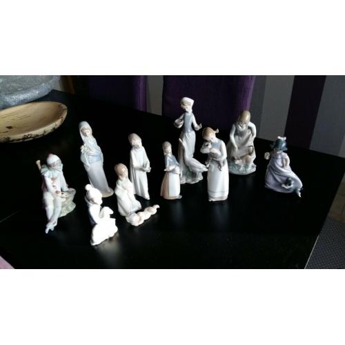 11 Lladro Figurines for Sale ?30