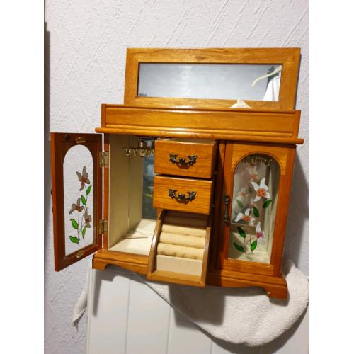 Wooden jewellery box