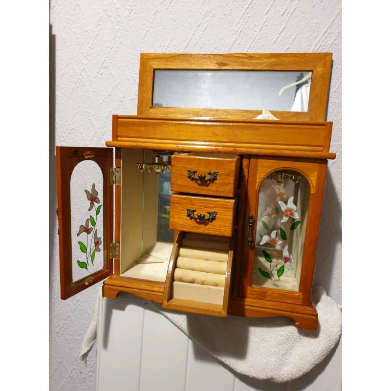Wooden jewellery box
