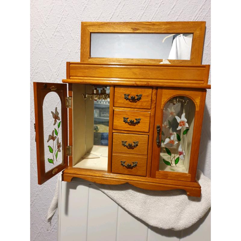 Wooden jewellery box