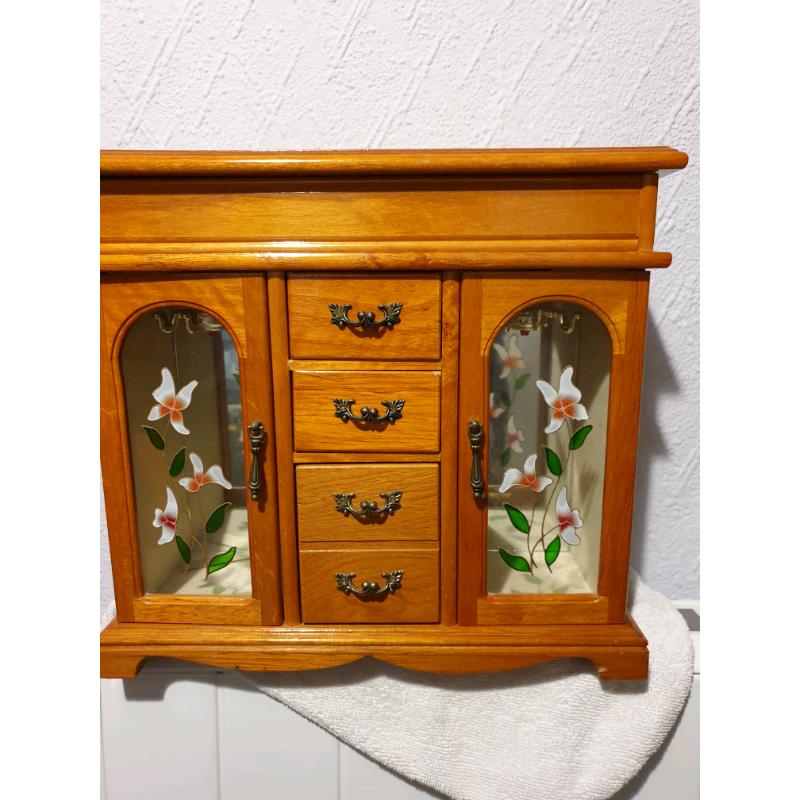 Wooden jewellery box