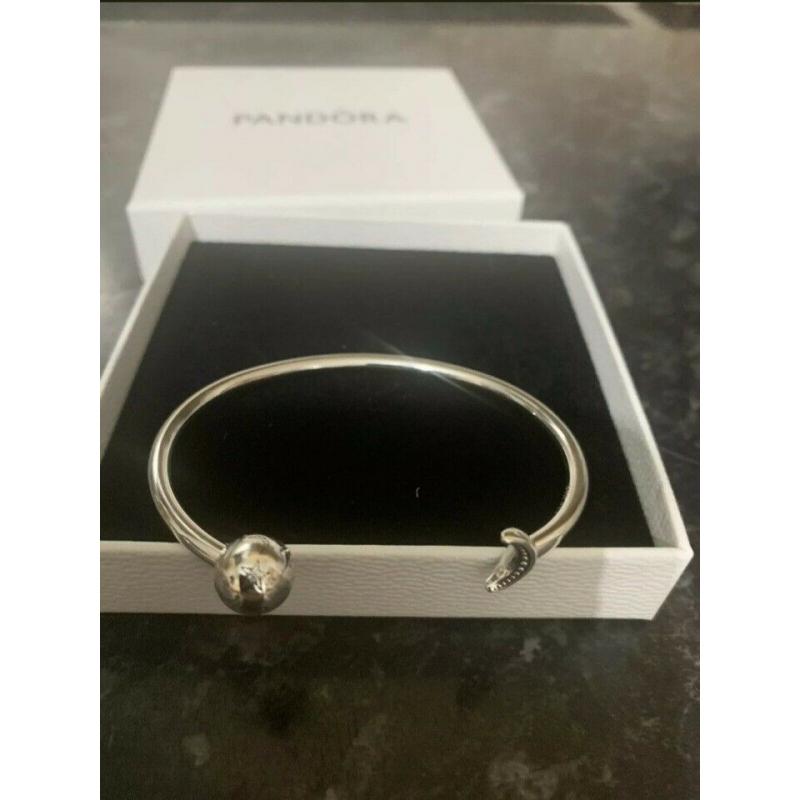 PANDORA LIMITED EDITION MOMENTS MOON & STARS OPEN BANGLE 17.5 CM