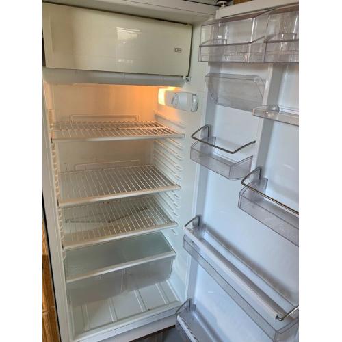 Integrated fridge freezer